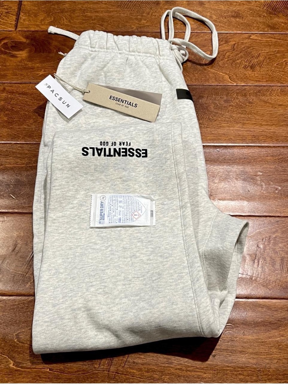 Fear of God Essentials Sweatpant Jogger Light Oatmeal Size S Men New With Tags - Picture 2 of 8